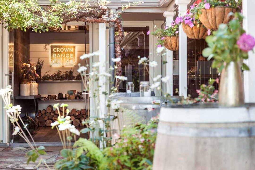 Crown   Range  Lounge