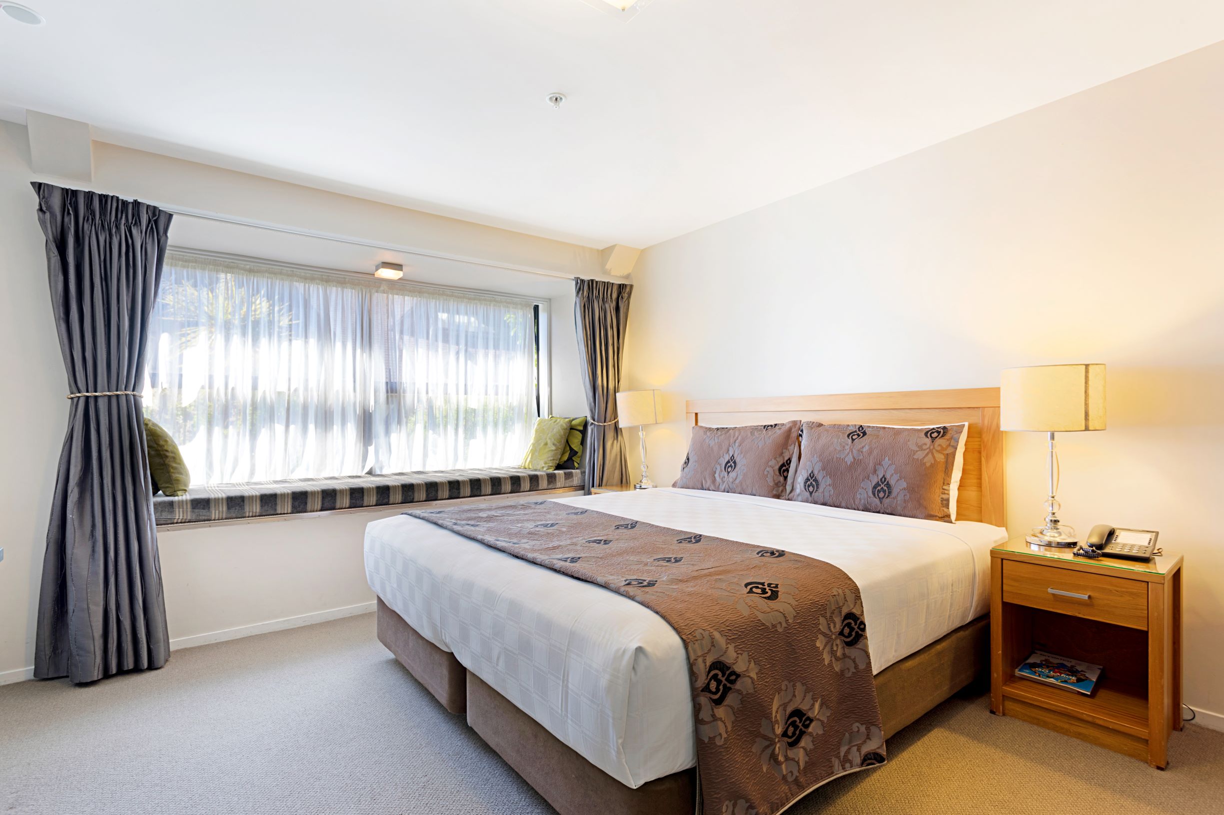 Quality Suites Alexander Inn