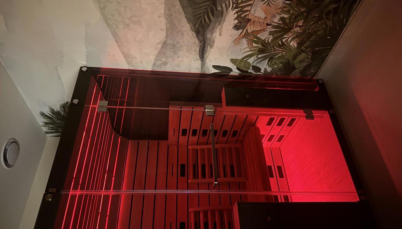 Private sauna and Jacuzzi